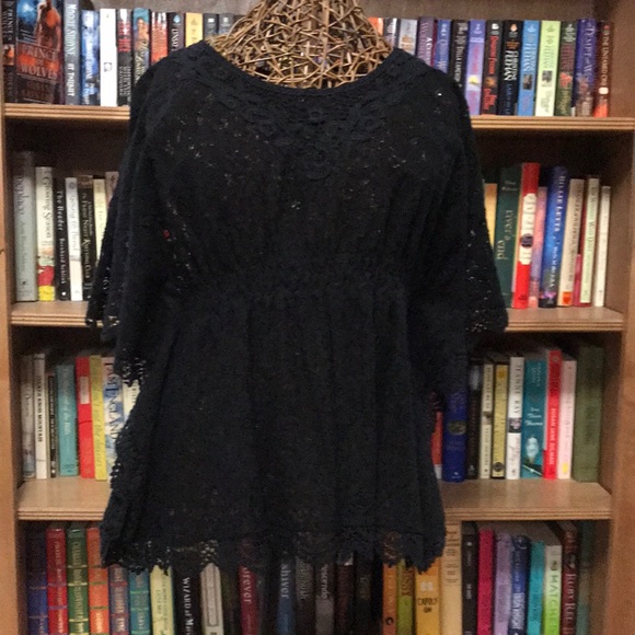 Anthropologie Tops - Anthropologie Flying Tomato top size large